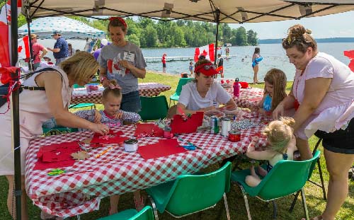 Celebrating Canada Day during FunFest 2019: Library crafts